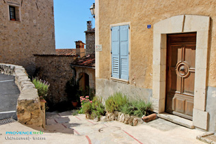 Chateauneuf Grasse, typical old door