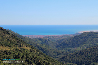 Chateauneuf Villevieille, vue sur la baie de Nice et son aéroport