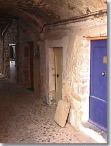 Coaraze, vaulted passageway