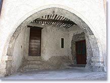 Cuebris, vaulted passageway