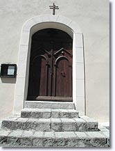 Daluis, door of the church