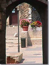Gorbio, vaulted passageway
