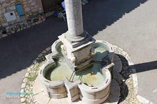 Gourdon, fontaine