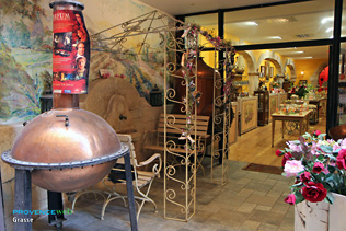 Grasse, alambic pour parfums