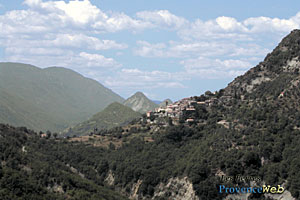 Les Ferres, village dans la montagne
