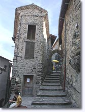 Marie - Calade, rue en escalier