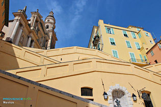 Menton, montée vers la vieille ville et l'église