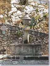 Peillon, fontaine