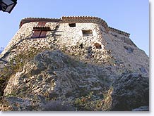 Pierlas, stone houses