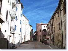 Revest les Roches, rue Revest les Roches, rue