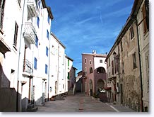 Revest les Roches, street