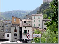 Roquestéron -Grasse, arrivée au village