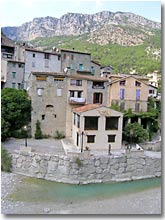 Roquestéron-Grasse, village et rivière Esteron