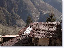 Roure, house with its Lauze roof