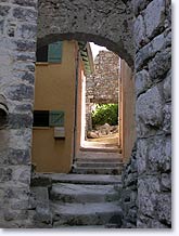 Sigale, vaulted passageway