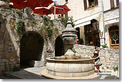  Saint Paul de Vence, large fountain