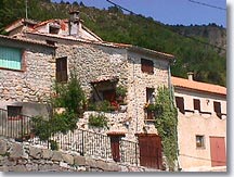 Saint Leger, houses