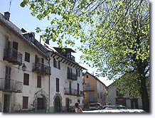 Saint Martin d'Entraunes, place Saint Martin d'Entraunes, place