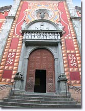 Tende, façade de l'église en trompe l'oeil