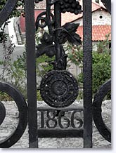 La Tour sur Tinée, porte en fer forgé La Tour sur Tinée, porte en fer forgé