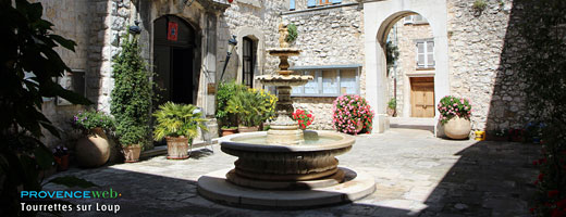 Tourrettes sur Loup - Fontaine de la mairie