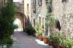 La Turbie, calade street