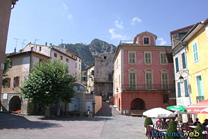 Utelle, place du village