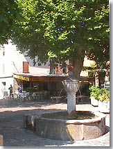 Villars sur Var, place du village Villars sur Var, place du village