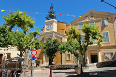 Allauch, Place et tour de l'horloge