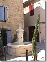 Alleins, fontaine