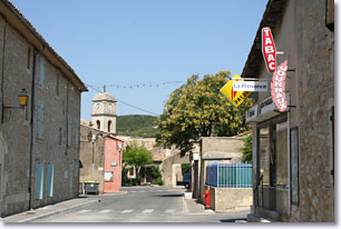 Aureille, le village