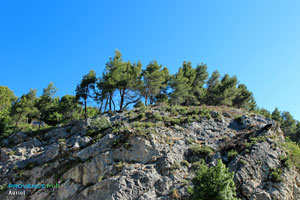 Auriol, rocks overhanging the village