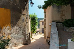 Cabries, small square