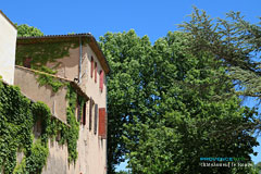 Chateauneuf-le-Rouge, shutters