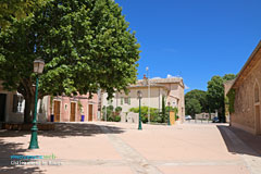 Châteauneuf-le-Rouge, place Châteauneuf-le-Rouge, place