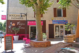 La Destrousse, petite place