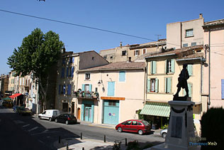 Eyguières, 23 Photos HD