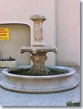 La Fare les Oliviers, fontaine