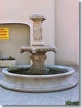 La Fare les Oliviers, fountain