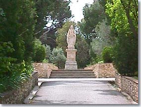 Abbaye de Frigolet, statue