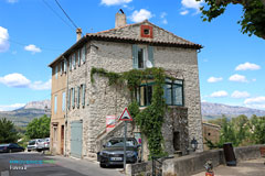 Fuveau, maison donnant sur la montagne Sainte Victoire