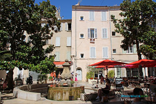 La Ciotat, fountain and terraces