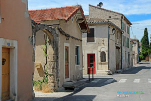 Maillane, street