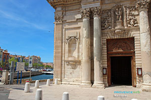 Martigues, porte de l'église Saint Genest