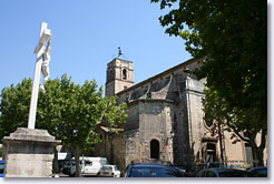 Maussane les Alpilles, place de l'église