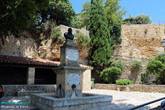 Miramas le Vieux, fountain and wash-house