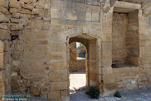Miramas le Vieux, wall
