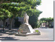 Mollègès, statue