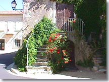 Mollègès, escalier fleuri