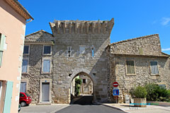 Noves, porte médiévale